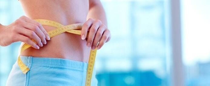 Mesure du volume de poids perdu à l'aide d'exercices abdominaux spéciaux. 
