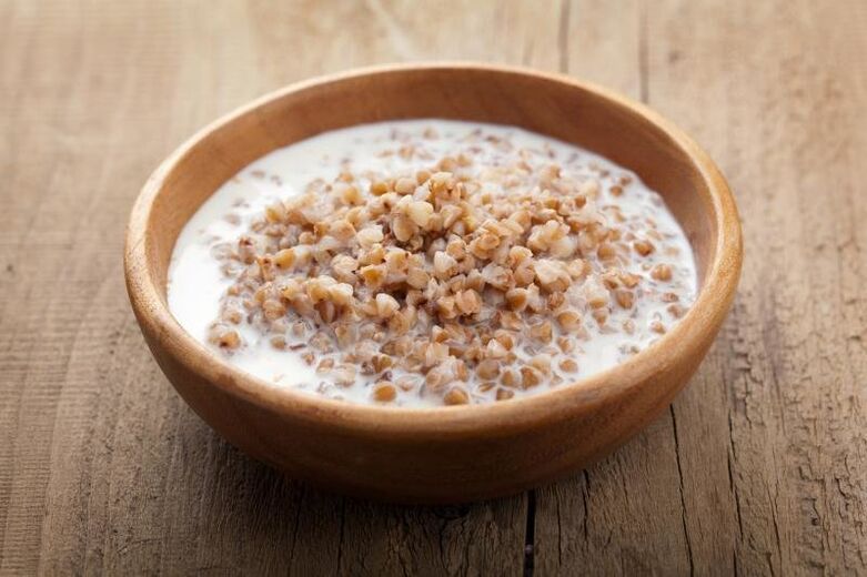 Blé de sarracene avec kéfir