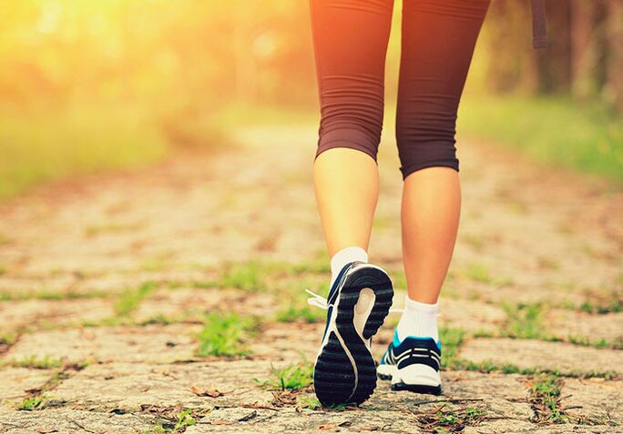 Marcher pour perdre du poids de l'abdomen et des côtés